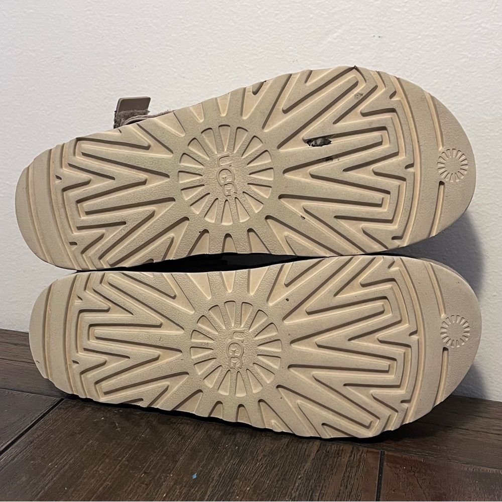 UGG Goldenstar Mules Womens size 8 - Picture 10 of 10